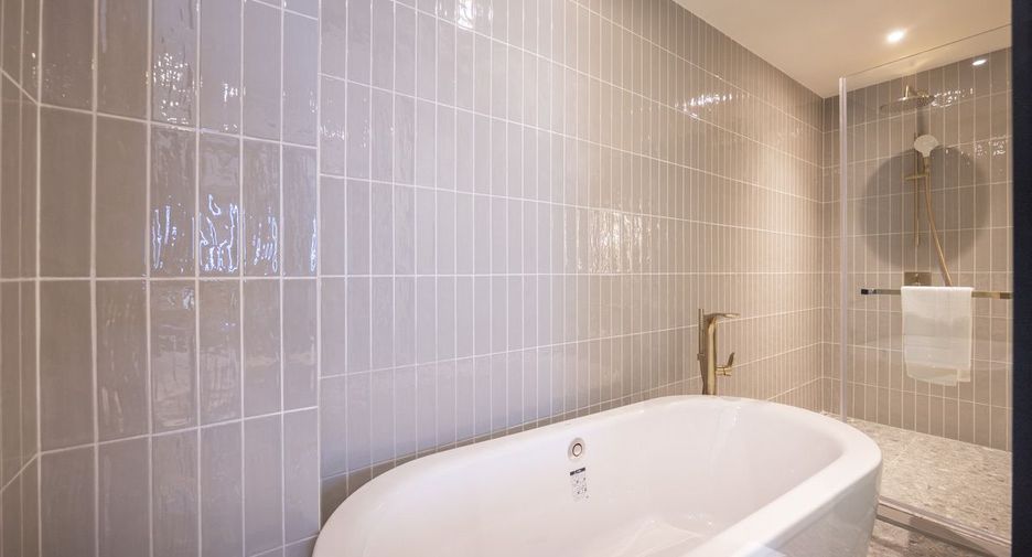 For rent 2 bedrooms condo in Khlong Toei, Bangkok