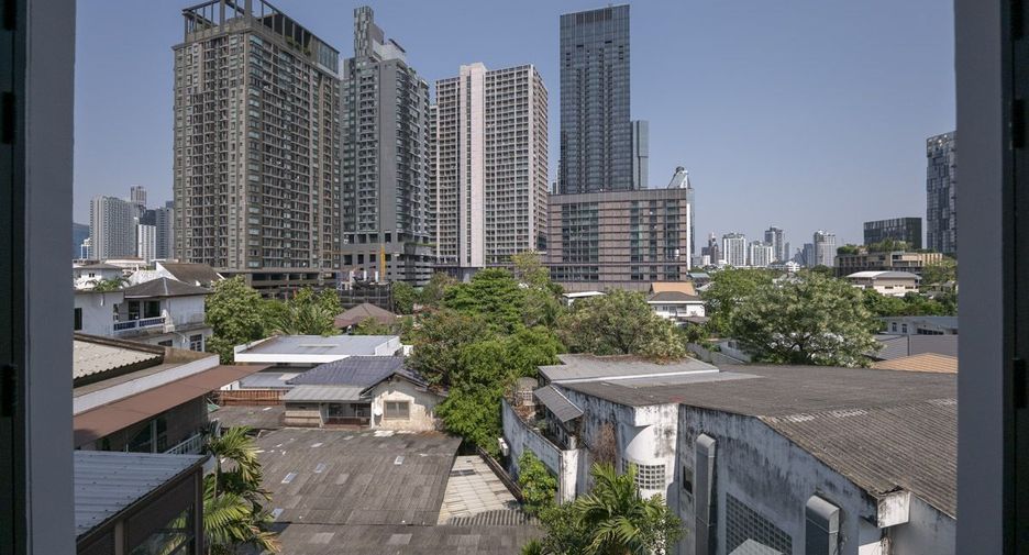 For rent 2 bedrooms condo in Khlong Toei, Bangkok