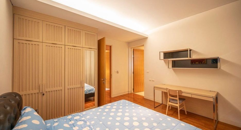 For rent 3 bedrooms condo in Khlong Toei, Bangkok
