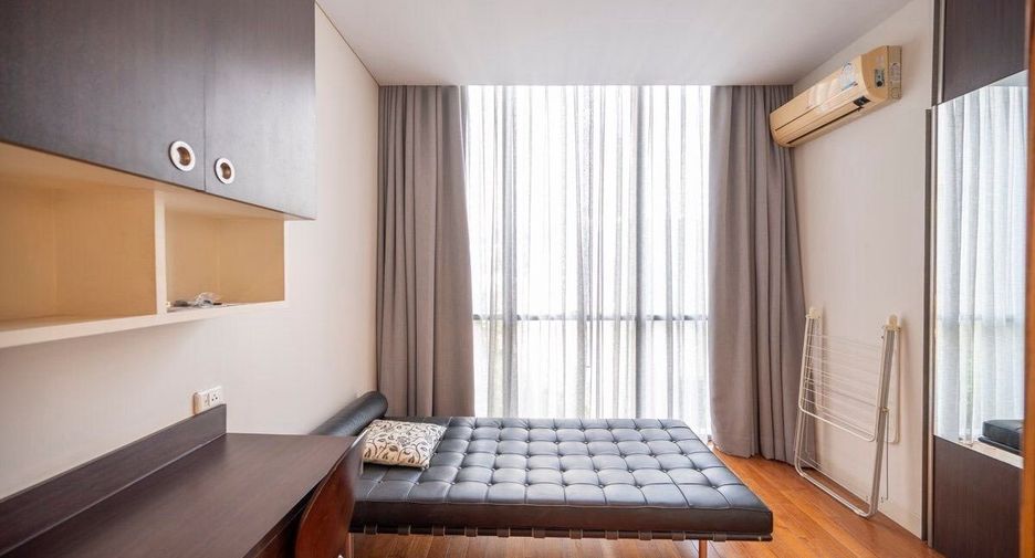 For rent 3 bedrooms condo in Khlong Toei, Bangkok