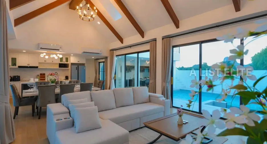 For sale 5 bedrooms house in Sattahip, Chonburi