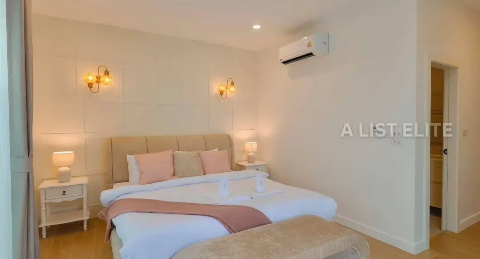 For sale 5 bedrooms house in Sattahip, Chonburi