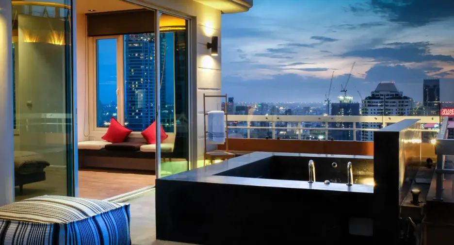 Condo en alquiler y en venta de 3 habitaciones en Pathum Wan, Bangkok