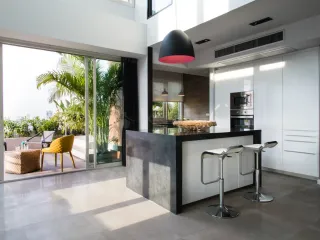 For rent and for sale 3 bedrooms condo in Pathum Wan, Bangkok