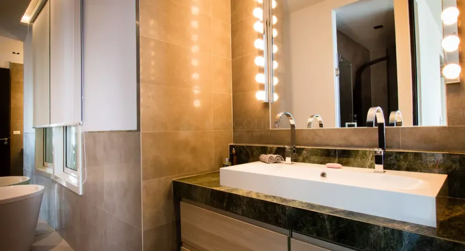 Condo en alquiler y en venta de 3 habitaciones en Pathum Wan, Bangkok