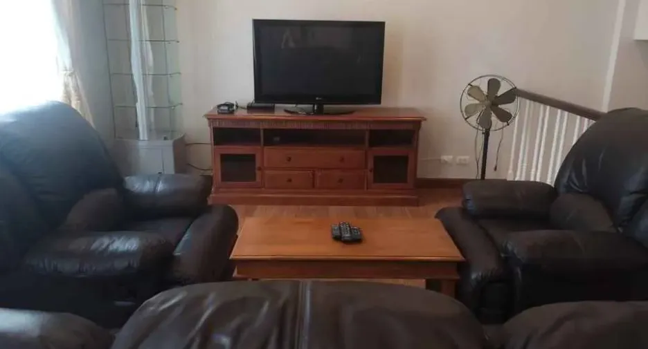 For rent 3 bedrooms townhouse in Wang Thonglang, Bangkok