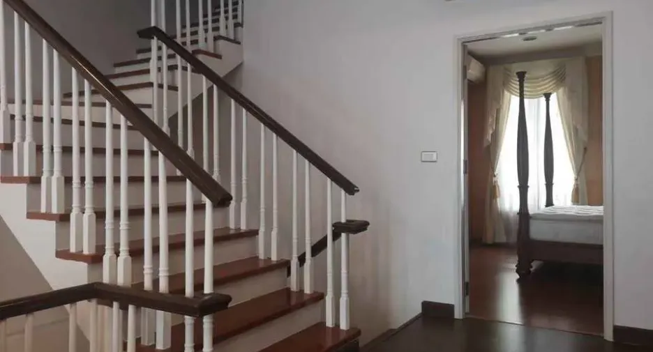 For rent 3 bedrooms townhouse in Wang Thonglang, Bangkok
