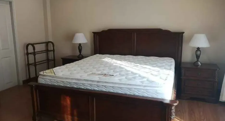 For rent 3 bedrooms townhouse in Wang Thonglang, Bangkok