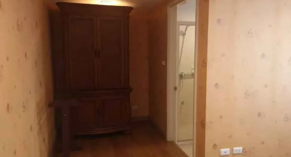 For rent 3 bedrooms townhouse in Wang Thonglang, Bangkok