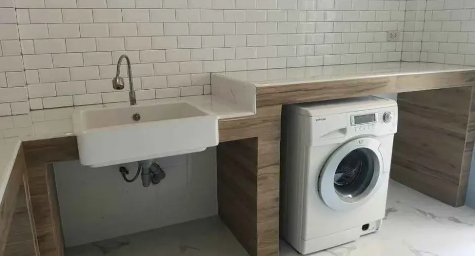 For rent 3 bedrooms townhouse in Wang Thonglang, Bangkok