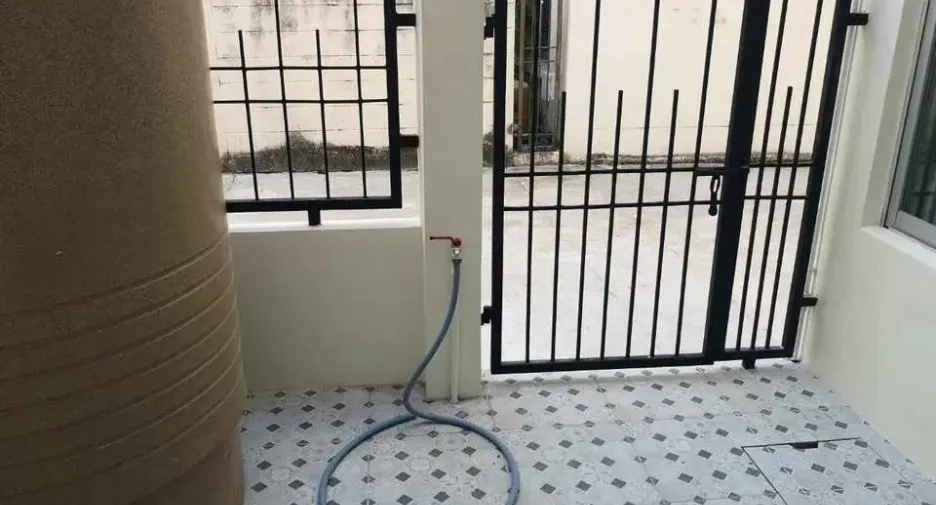 For rent 3 bedrooms townhouse in Wang Thonglang, Bangkok