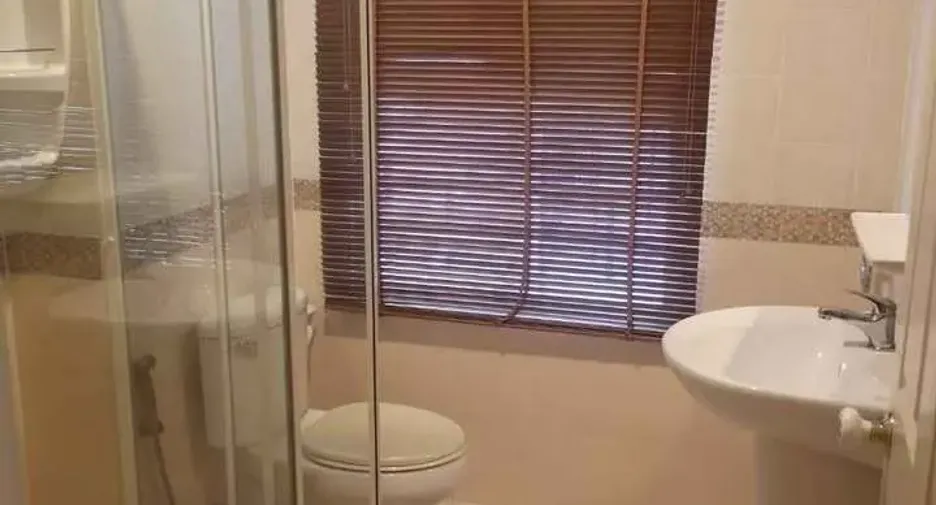 For rent 3 bedrooms townhouse in Wang Thonglang, Bangkok