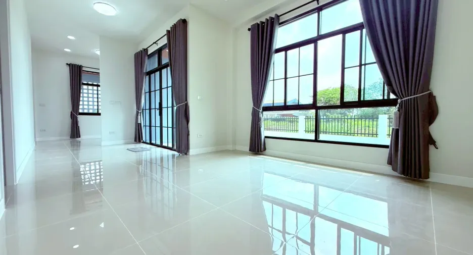 Haus zum Kauf mit 3 Zimmer in Phanat Nikhom, Chonburi