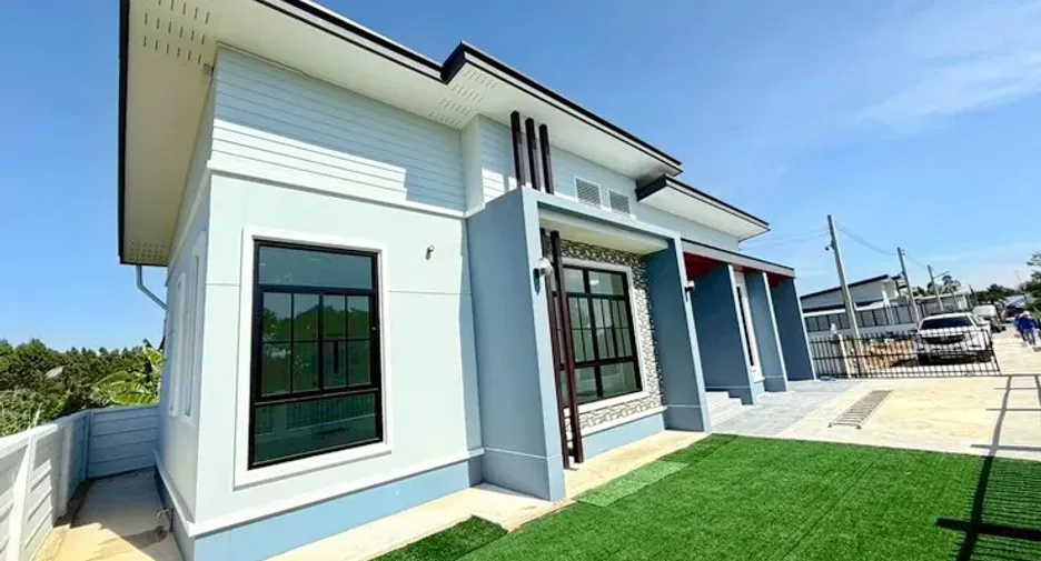 Haus zum Kauf mit 3 Zimmer in Phanat Nikhom, Chonburi