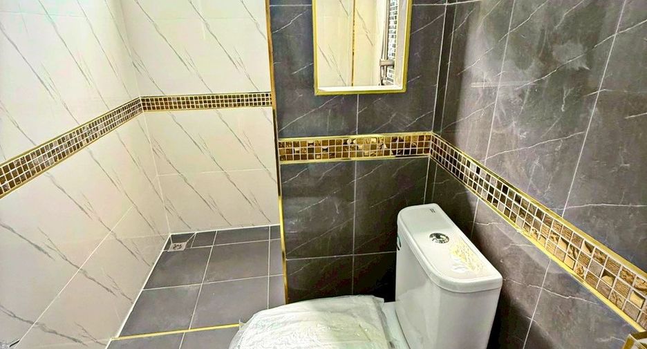 Haus zum Kauf mit 3 Zimmer in Phanat Nikhom, Chonburi