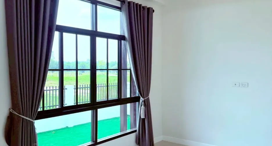 Haus zum Kauf mit 3 Zimmer in Phanat Nikhom, Chonburi
