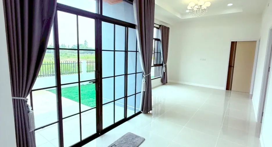 Haus zum Kauf mit 3 Zimmer in Phanat Nikhom, Chonburi