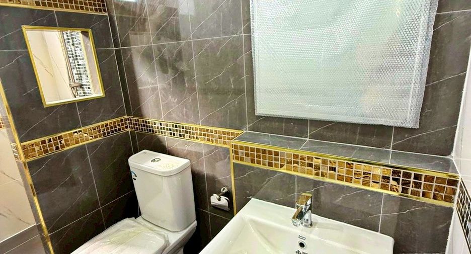 Haus zum Kauf mit 3 Zimmer in Phanat Nikhom, Chonburi