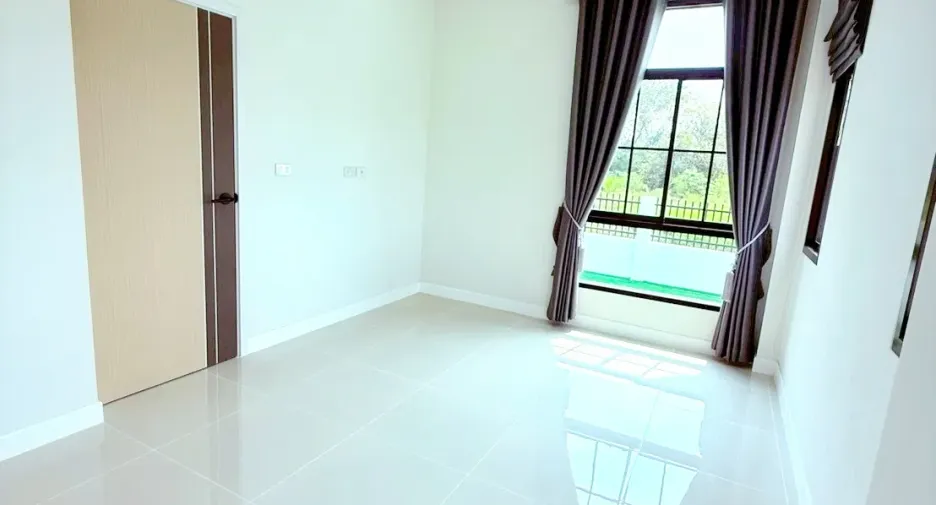 Haus zum Kauf mit 3 Zimmer in Phanat Nikhom, Chonburi