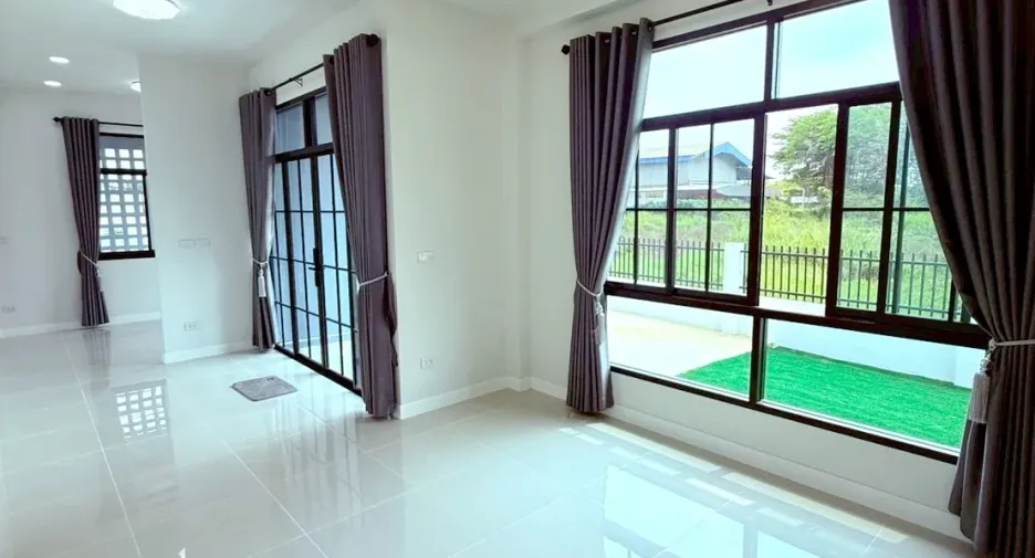 Haus zum Kauf mit 3 Zimmer in Phanat Nikhom, Chonburi