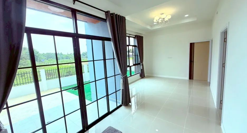 Haus zum Kauf mit 3 Zimmer in Phanat Nikhom, Chonburi