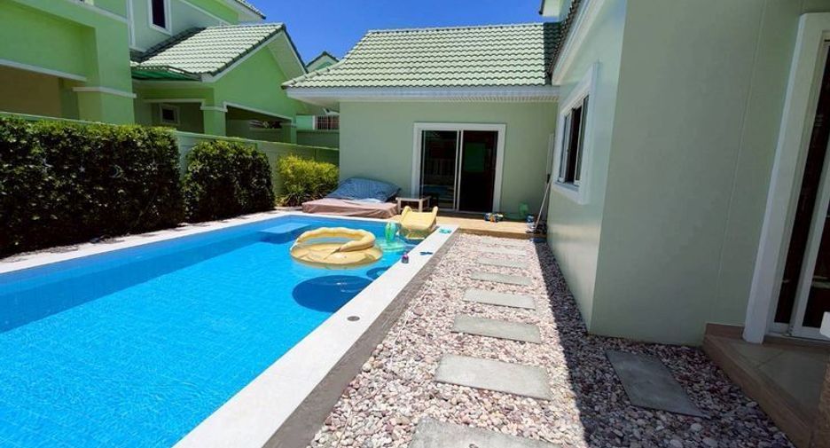 For rent 4 bedrooms villa in Bang Lamung, Chonburi