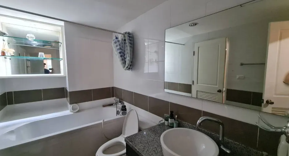 For rent 1 bed condo in Khlong Toei, Bangkok