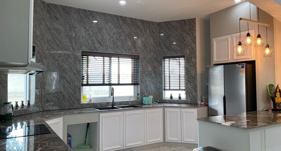For sale and for rent 4 bedrooms villa in Bang Lamung, Chonburi