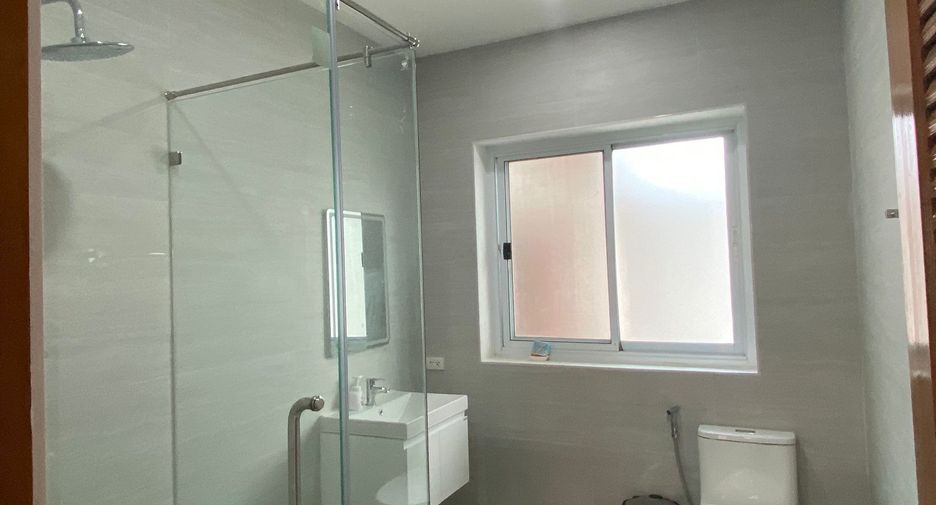 For sale and for rent 4 bedrooms villa in Bang Lamung, Chonburi