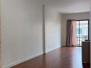 Casa adosada en alquiler de 2 habitaciones en Suan Luang, Bangkok
