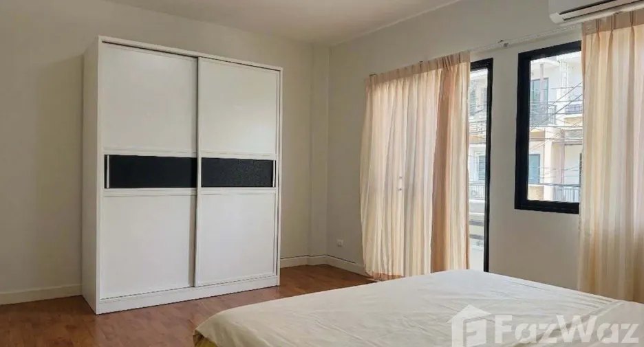 For rent 2 bedrooms townhouse in Suan Luang, Bangkok
