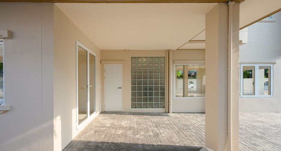 For sale 4 bedrooms house in Lat Phrao, Bangkok