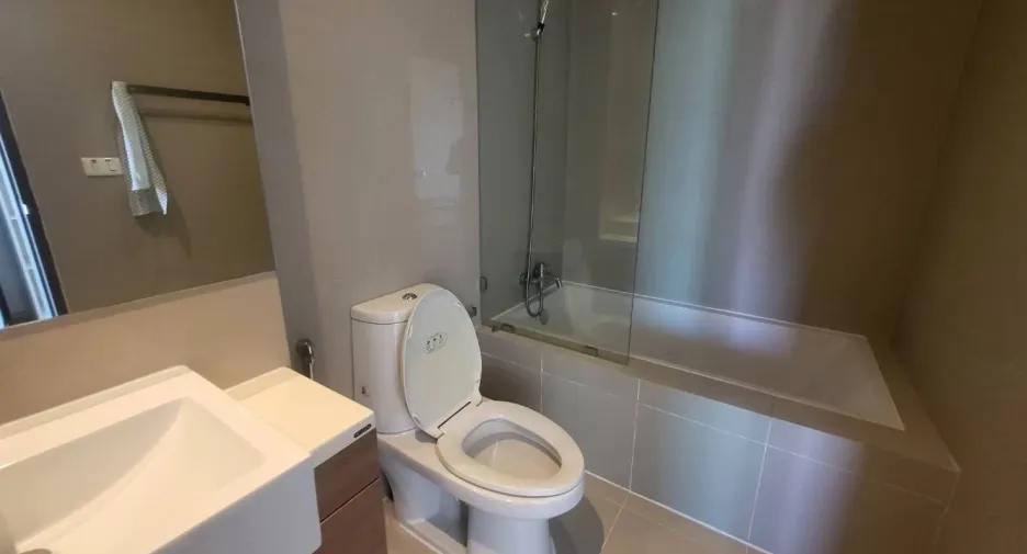 For rent 1 bed condo in Khlong Toei, Bangkok