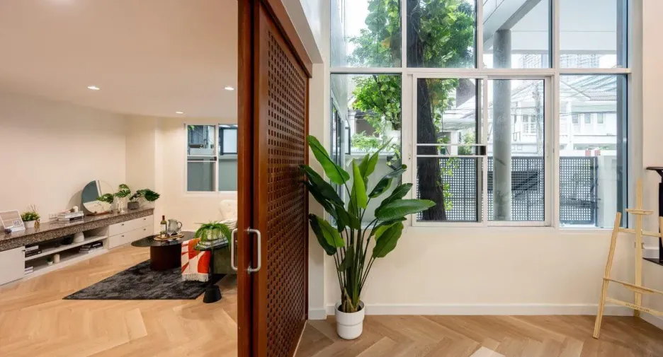 For sale 5 bedrooms house in Chatuchak, Bangkok