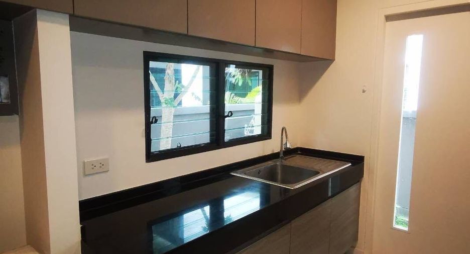 Haus zur Miete mit 4 Zimmer in Bang Phli, Samut Prakan