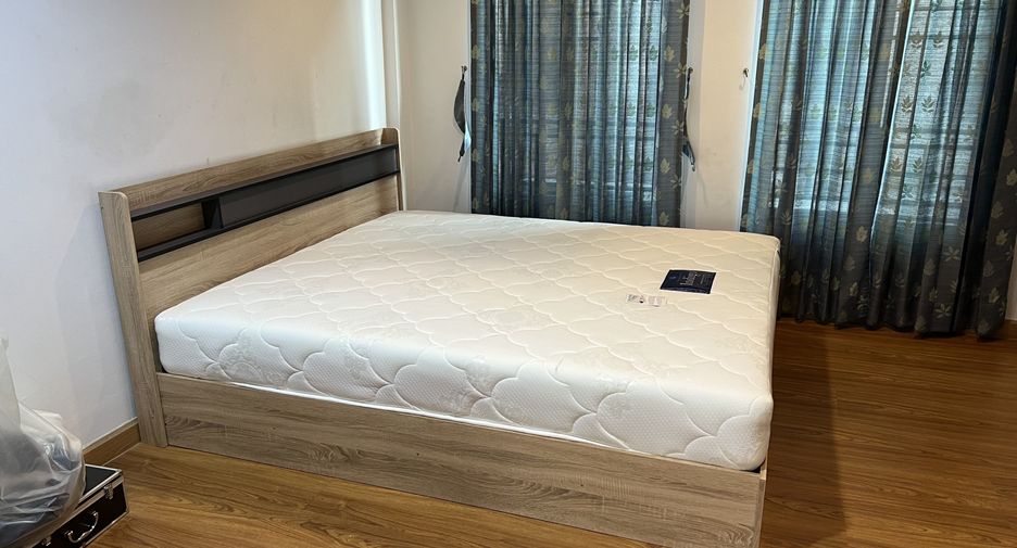 For rent 4 bedrooms townhouse in Wang Thonglang, Bangkok