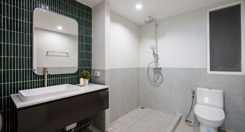 For sale 1 bed condo in Watthana, Bangkok