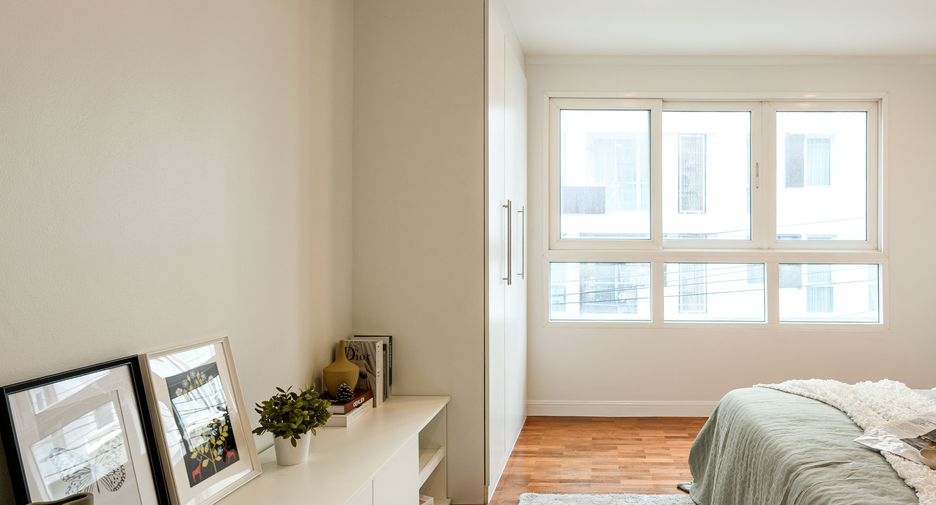 For sale 1 bed condo in Watthana, Bangkok
