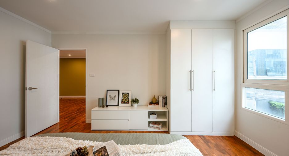 For sale 1 bed condo in Watthana, Bangkok