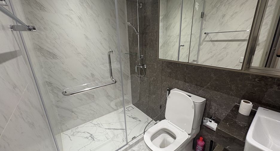 For rent 2 bedrooms condo in Khlong Toei, Bangkok