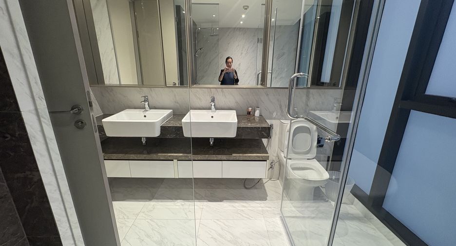 For rent 2 bedrooms condo in Khlong Toei, Bangkok