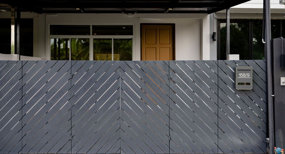 For sale 4 bedrooms house in Lat Phrao, Bangkok