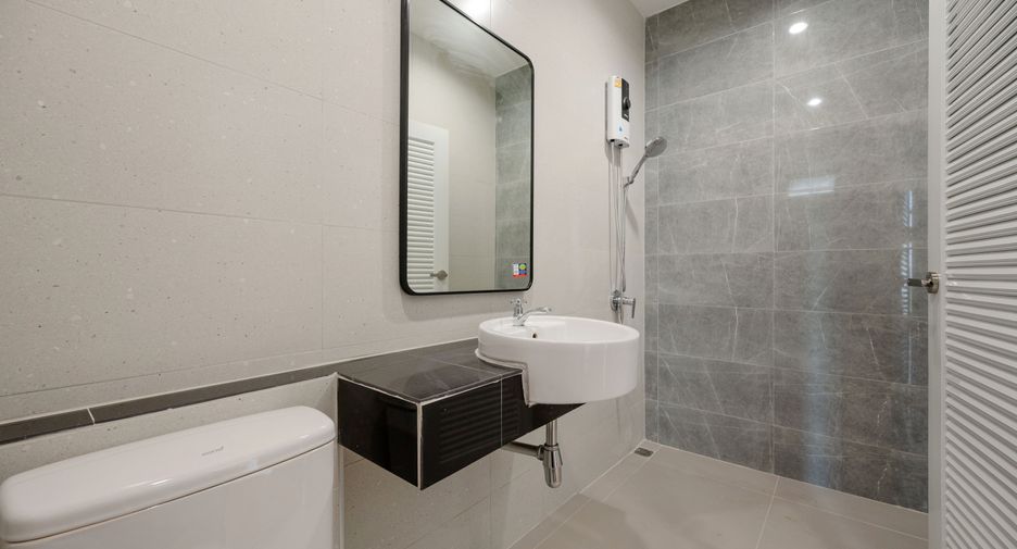 For sale 4 bedrooms house in Lat Phrao, Bangkok