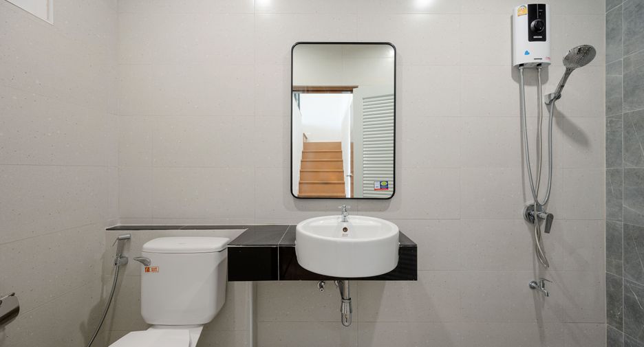 For sale 4 bedrooms house in Lat Phrao, Bangkok