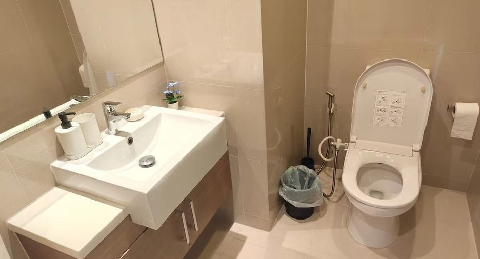 For rent 2 bedrooms condo in Khlong Toei, Bangkok