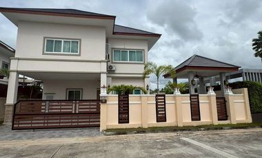 Casa en alquiler de 4 habitaciones en Bang Lamung, Chonburi