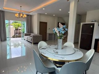 À louer 4 chambres maison à Bang Lamung, Chonburi