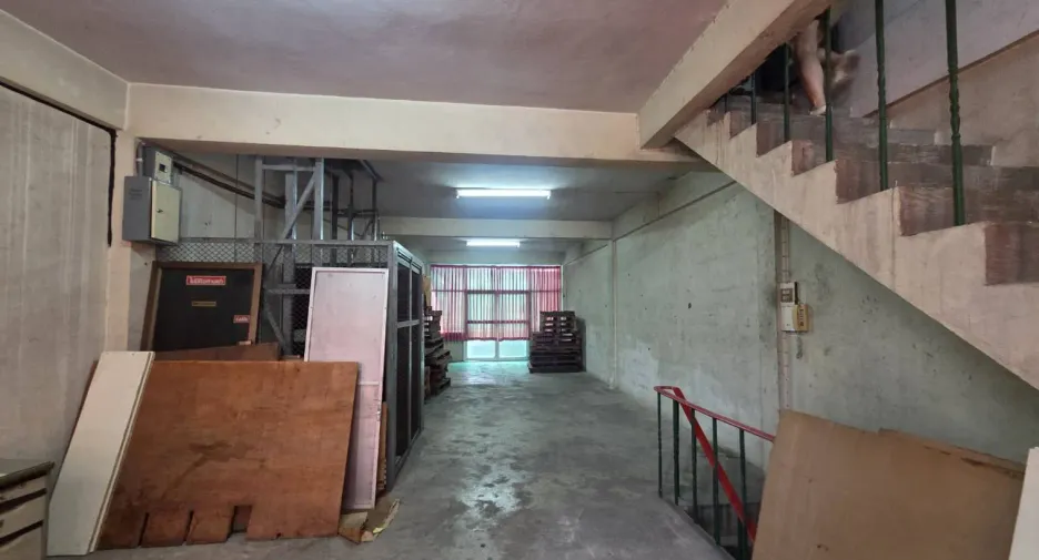 For rent 4 bedrooms retail Space in Samphanthawong, Bangkok