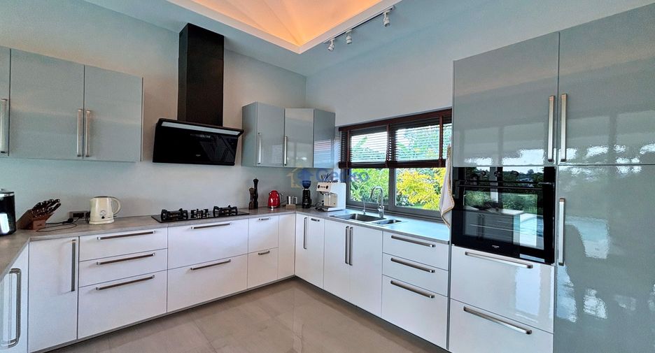 Haus zur Miete und zum Kauf mit 5 Zimmer in Bang Lamung, Chonburi