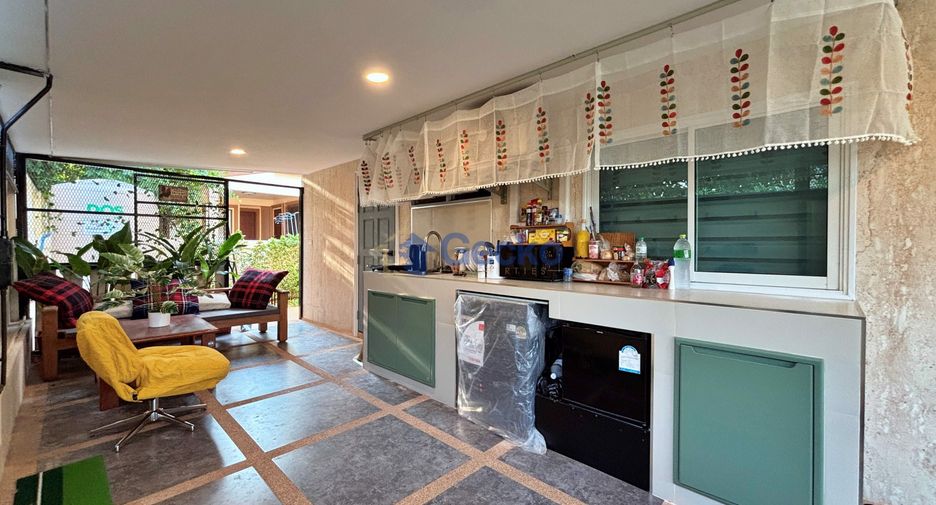 For sale 5 bedrooms house in Bang Lamung, Chonburi